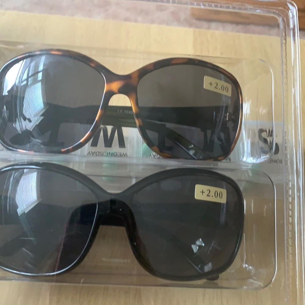 Women’s readers sunglasses, 2.00 visionColors black and tan